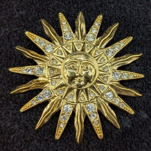 Vintage gold tone Trifari Sun Brooch/Pin with Rhinestones