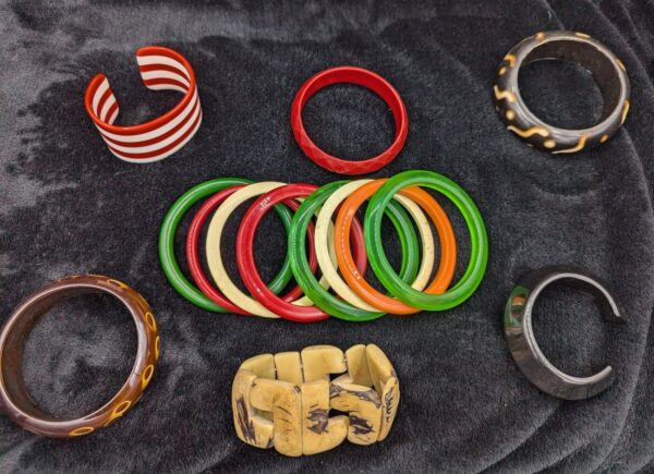 Lot of 14 Vintage Plastic Bracelets