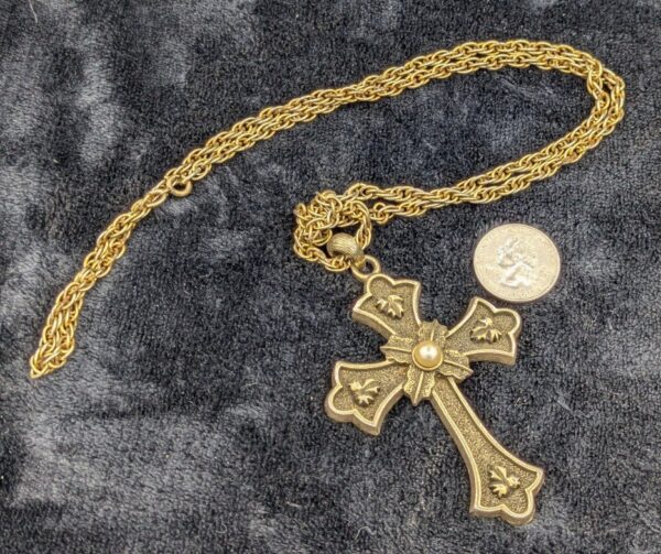 Vintage 1975 Sarah Cov Limited Edition 30" Pearl & Gold Tone Cross Pendant Necklace