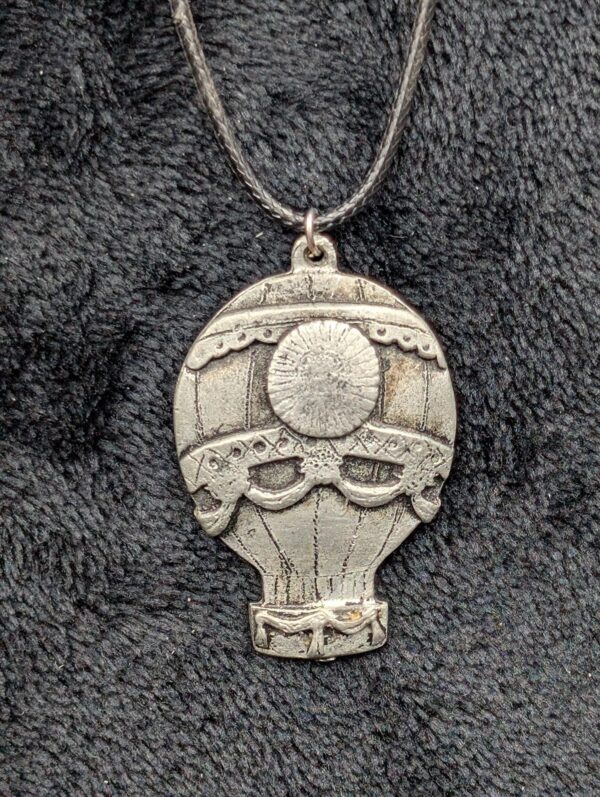 Vintage 1974 Metzke Pewter Hot Air Balloon Pendant Necklace / Retro Hotair Balloon Charm / High-quality Pewter with Intricate Detailing