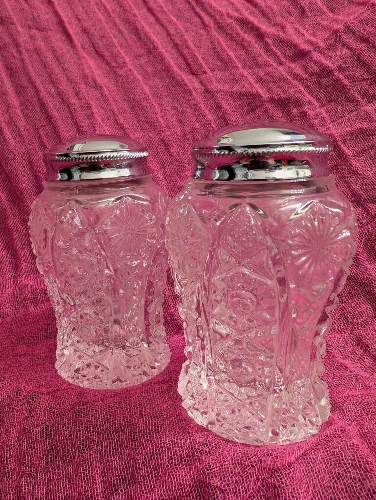 Vintage Imperial Glass Pinwheel Hobstar Salt and Pepper Shakers | Pressed Glass
