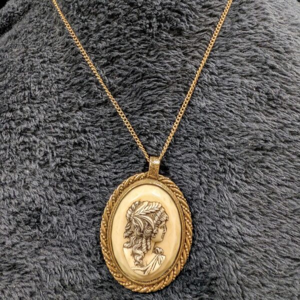 Vintage Sarah Coventry Cameo Pendant Necklace | Gold-Tone Rope Frame & Classic Lady Silhouette | 17” Chain