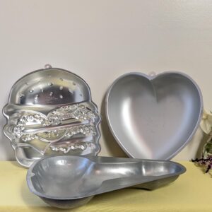 Vintage Novelty Cake Pans | 1986 Wilton Hamburger & Heart | Unmarked Aluminum 'Novelty' Cake Pan | Retro Party Bakeware