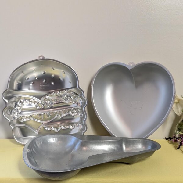 Vintage Novelty Cake Pans | 1986 Wilton Hamburger & Heart | Unmarked Aluminum 'Novelty' Cake Pan | Retro Party Bakeware
